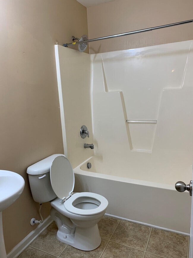 Building Photo - 628 Candytuft Ln