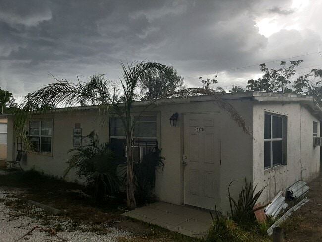 2170-2172 Davis Court - 2170-2172 Davis Court Apartment