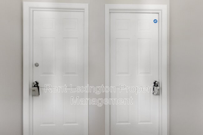 Building Photo - 1200 Tishoff Dr