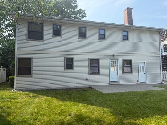 Building Photo - 1357 Kew Ave