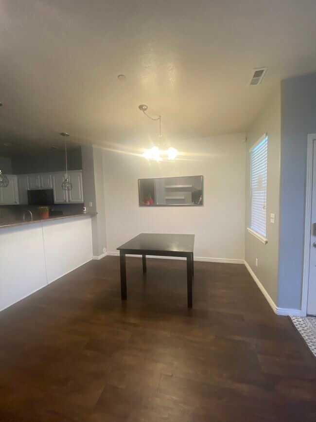 Building Photo - 1582 W 10 S