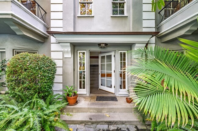 Foto del edificio - 1321 Hayworth Ave