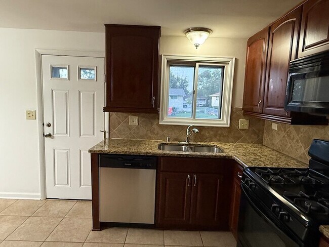 Foto del edificio - 728 Boxwood Dr