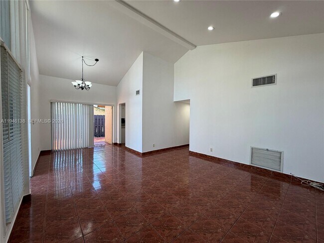 Foto del edificio - 7081 W Sunrise Blvd