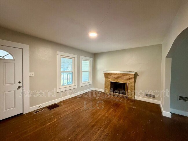 Foto del edificio - 203 N St Marks Ave