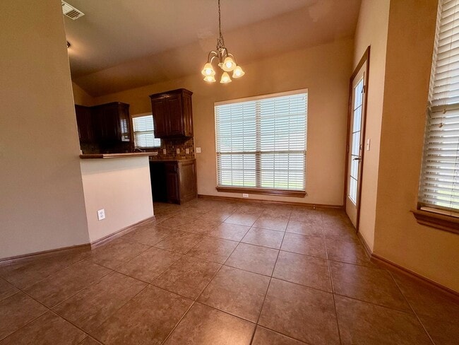 Building Photo - 4 Bed Close to OU