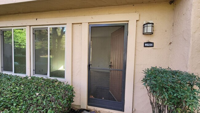 Foto del edificio - 8623 La Riviera Dr