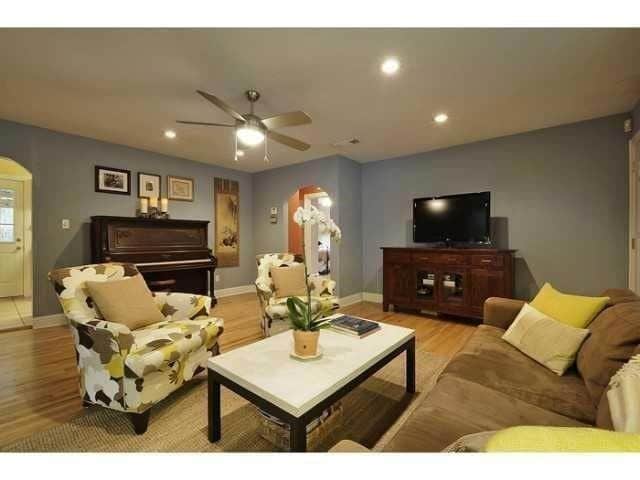 Foto del edificio - 1404 Karen Ave