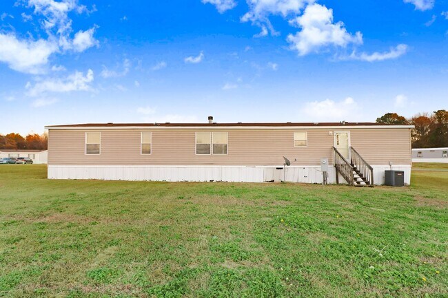 Building Photo - SPACIOUS 3 BR, 2 BA Pikeville Doublewide 2...