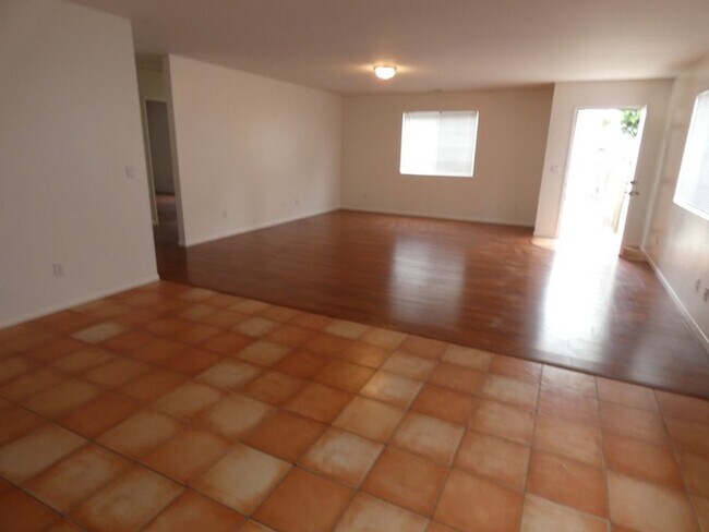 Building Photo - Cozy 2 bedroom 2 bath House in Central Loc...