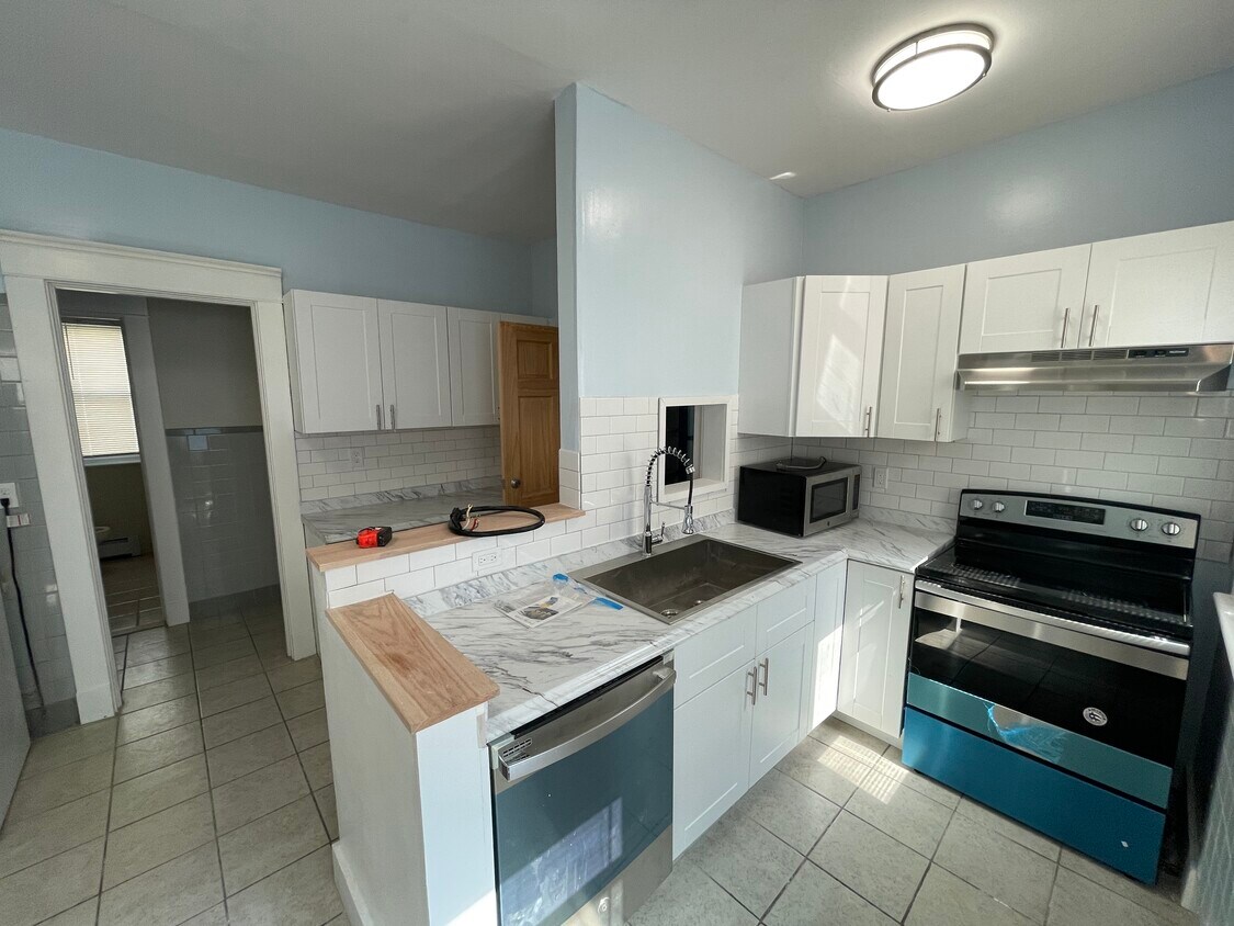 Primary Photo - 64 Canner St
