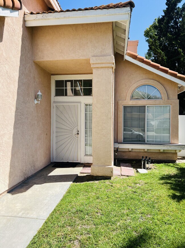 Building Photo - 30342 Cupeno Ln