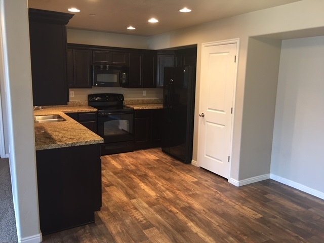 Building Photo - 1019 Village River Ln