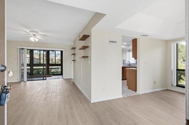 Building Photo - Woodhaven Condominium