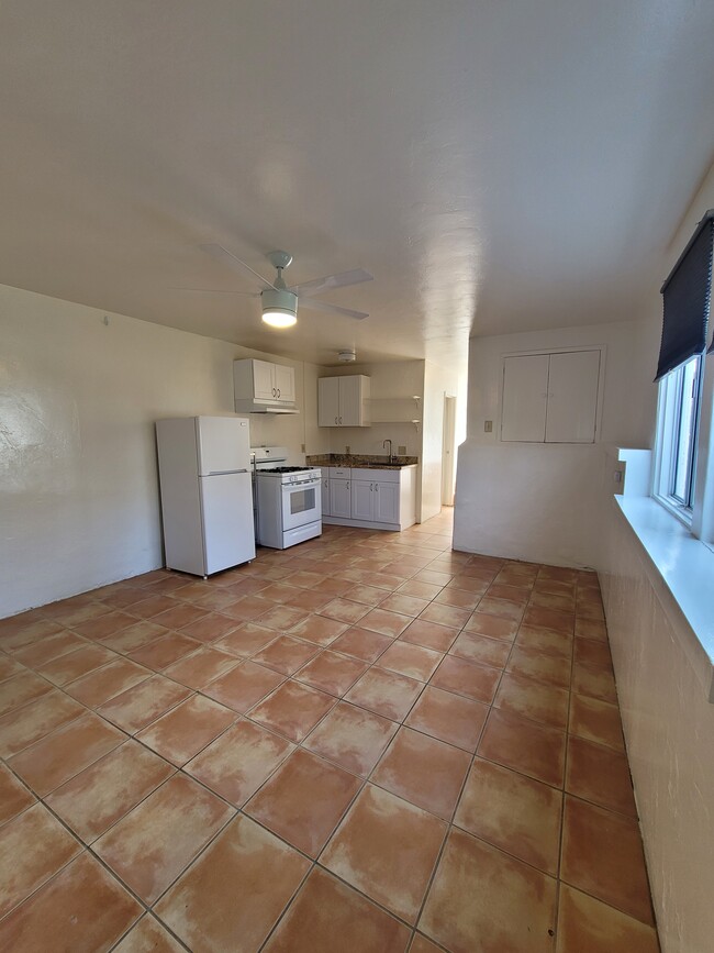 Building Photo - 2355 Curlew St