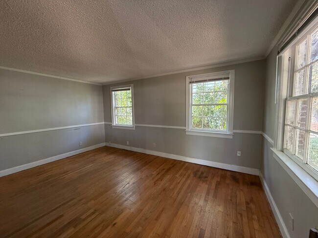 Foto del edificio - Pet-Friendly 2-Bedroom Home with Fenced Yard and Parking in Nashville, TN