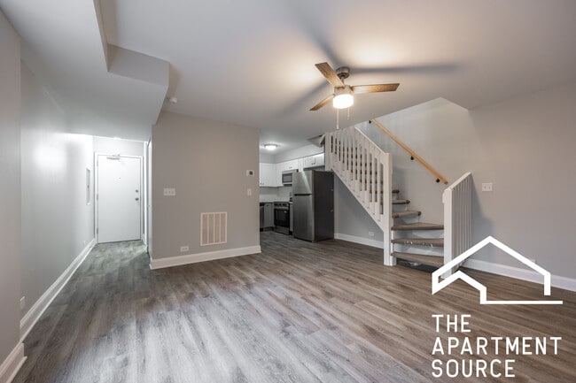 Photo - 744 W Gordon Ter Townhome