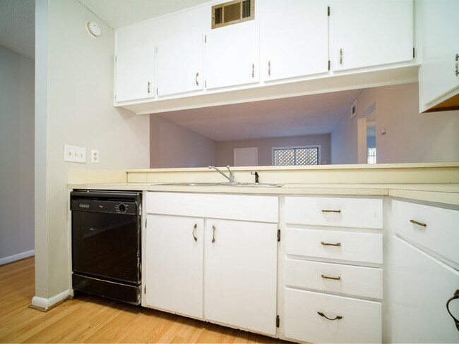 Foto del edificio - 2609 Eastway Dr