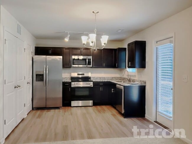 Building Photo - 35 Drake Cir