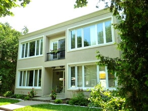 Building Photo - 111 Crichton St