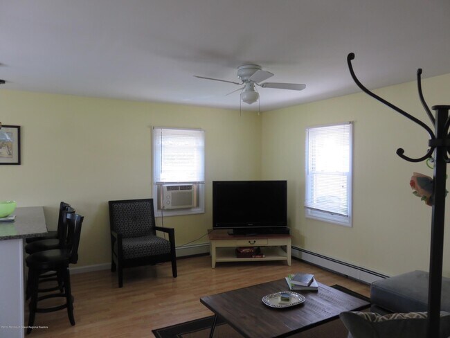 Building Photo - 303 Trenton Ave