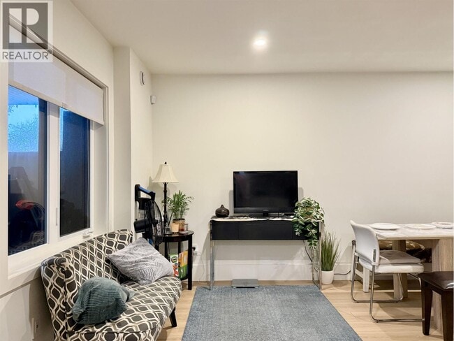 Building Photo - 901 Jackson Crescent