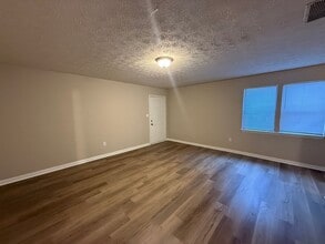 Building Photo - 204-206 Michele Dr