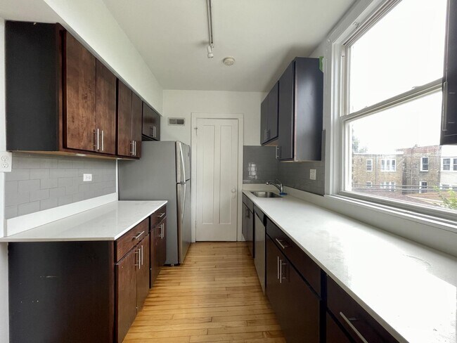 Photo - 3018 North Karlov Avenue #2 Apartment