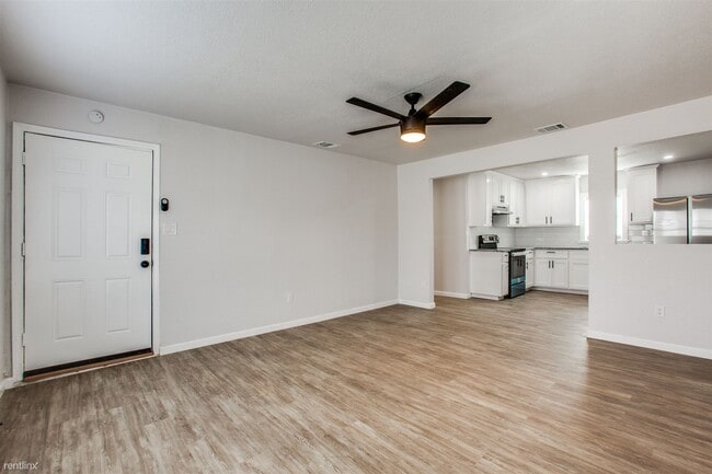 Building Photo - 3 br, 2 bath House - 410 W Avenue F