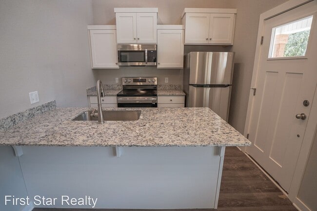 Building Photo - 2 br, 2 bath House - 708 N Littleleaf Terr...