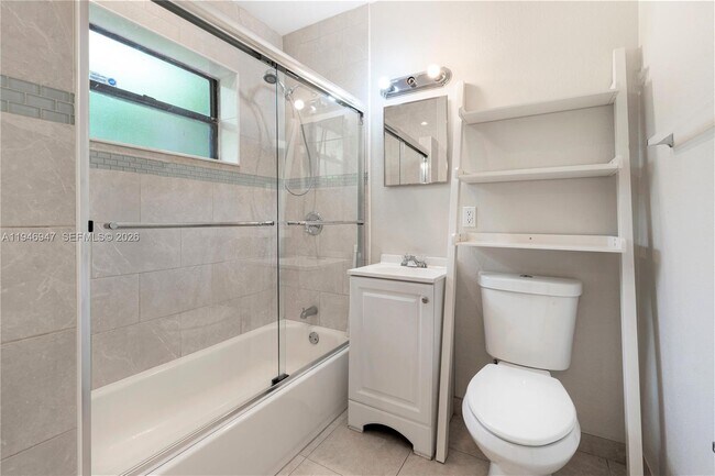 Foto del edificio - 214 Salamanca Ave