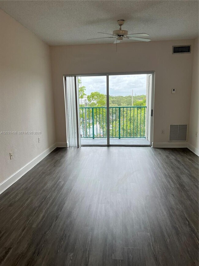 Building Photo - 6001 SW 70th St