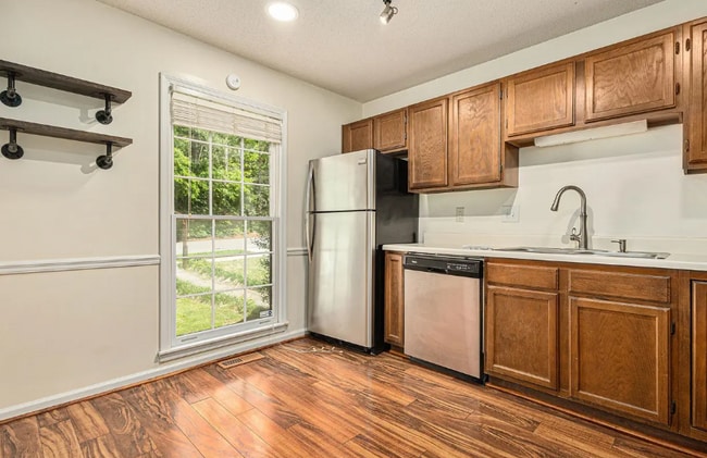 Foto del edificio - 1629 Ashwood Ln