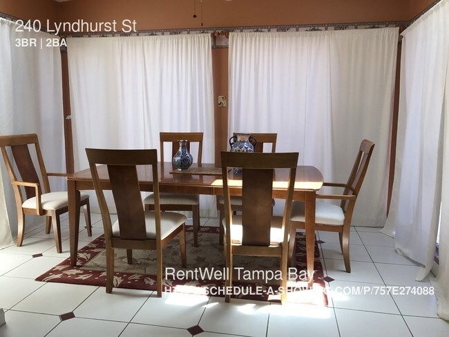 Foto del edificio - 240 Lyndhurst St