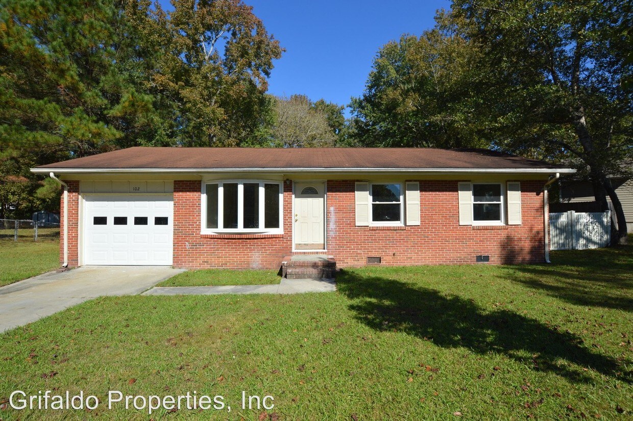 Primary Photo - 102 Pineview Rd