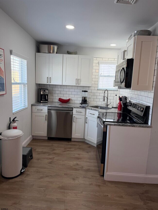 Foto del edificio - 9313 Ventnor Ave