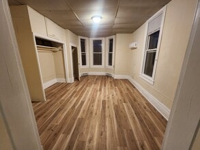 Building Photo - 106 6th St NW