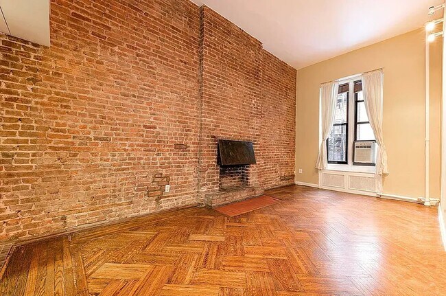 Building Photo - 106 E 30th St