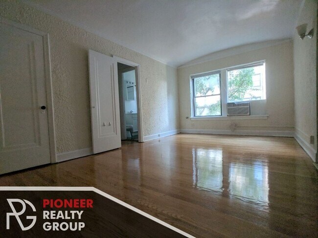 Building Photo - 536 W Arlington Pl