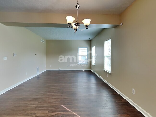 Foto del edificio - 105 Rambling Road