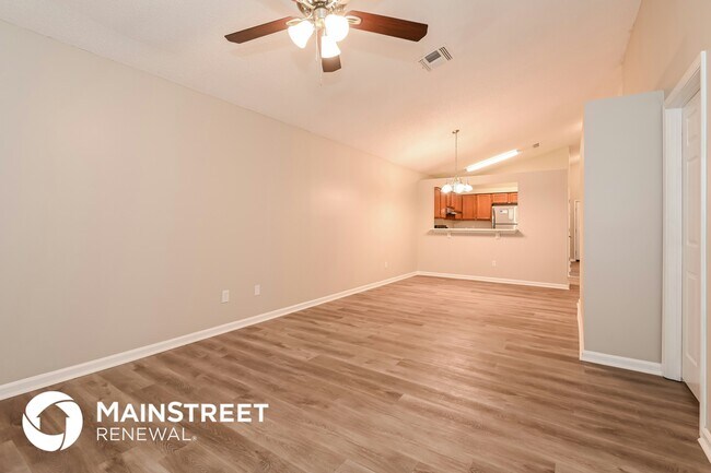 Foto del edificio - 12595 Ashmore Green Dr N