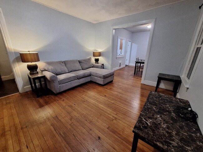 Foto del edificio - 10 Euclid Ave