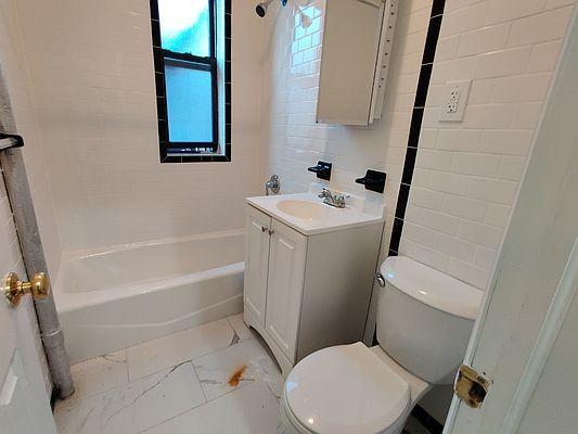 Foto del edificio - 2 bedroom in BRONX NY 10468