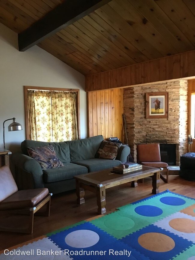 Foto del edificio - 43364-43501 Villa Grove Ave
