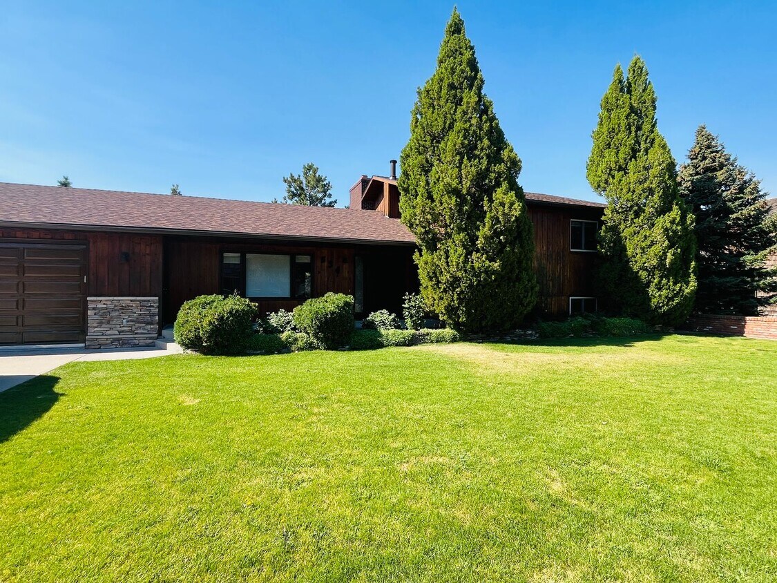 Foto principal - Beautiful 5 bed/3 Bath Home in Heights