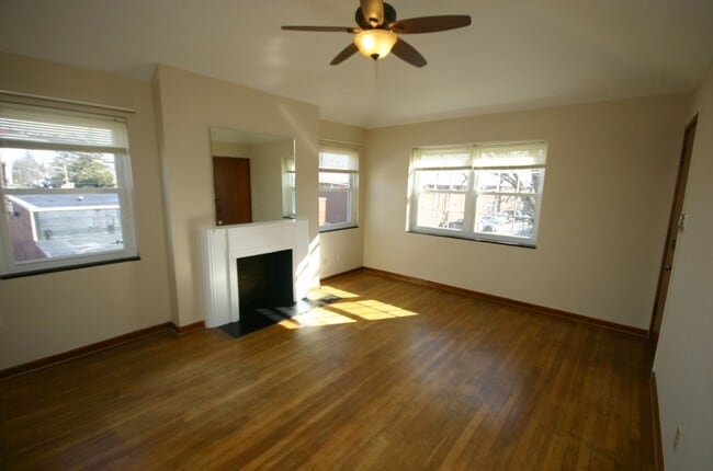 Living Room - 1537 Ashland Ave