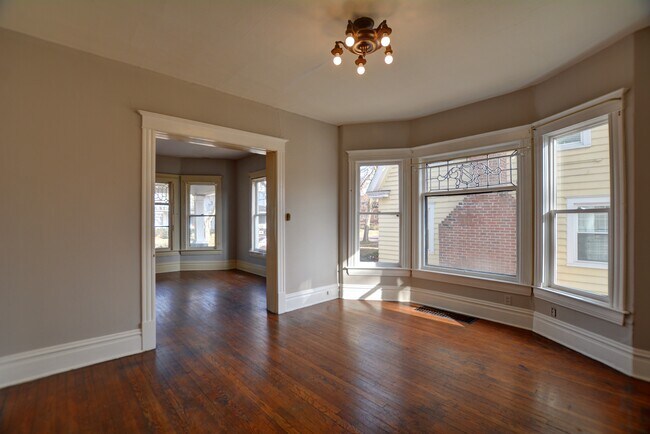 Building Photo - 1441 W Macon St