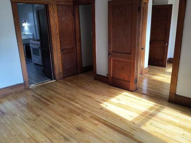 Foto del edificio - 248-250 N Main St