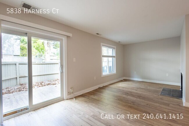 Foto del edificio - 5838 Harness Ct