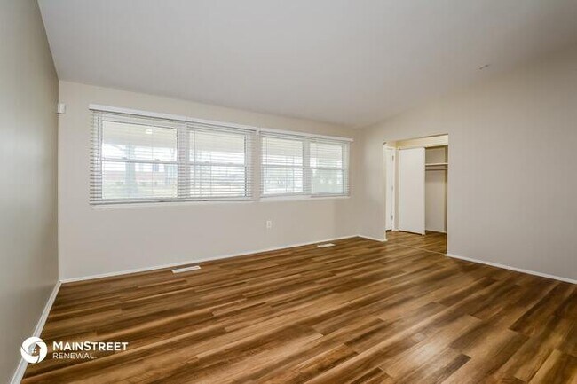 Building Photo - 2995 Delaware Dr, Florissant, MO 63033